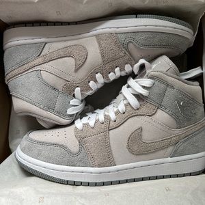 Womens Air Jordan 1 mid se